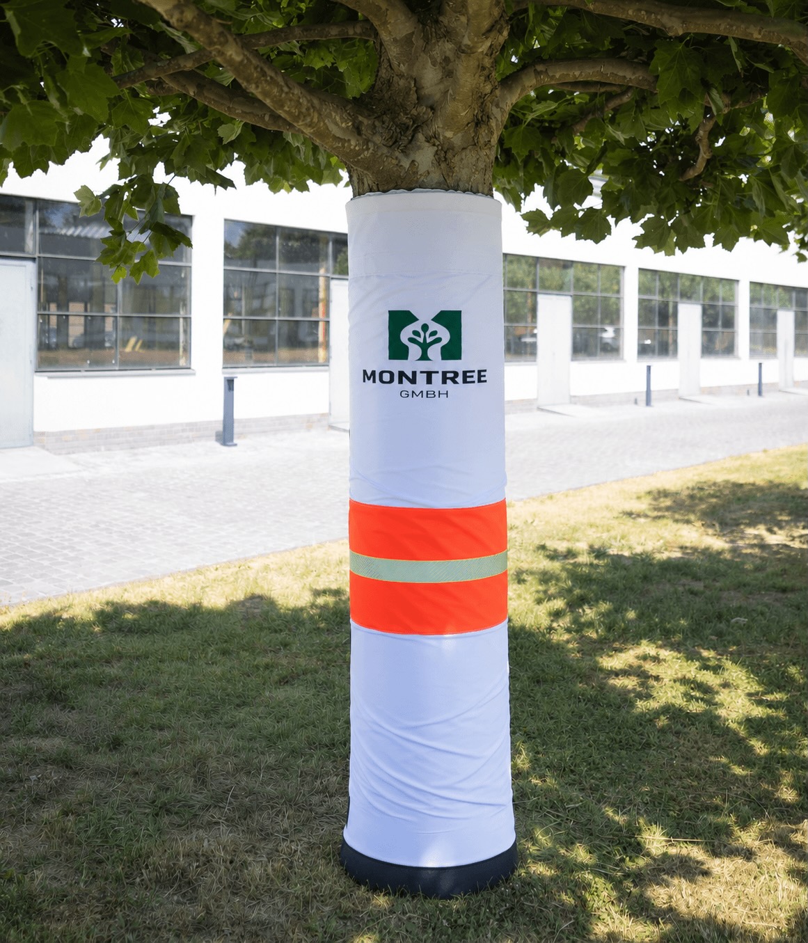 MONTREE Baumschutz Groesse S, 75 x 200 cm, fuer Stammdurchmesser bis 25 cm, montiert am Baum